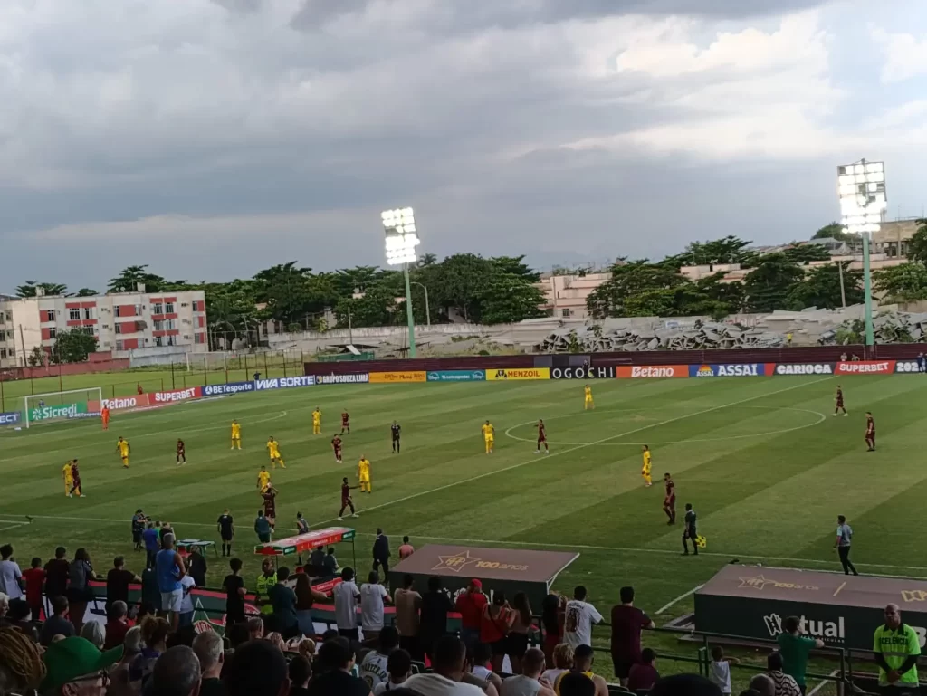 Lusa x Madureira no estádio Luso-Brasileiro