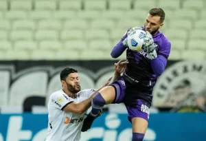 Goleiro Vinícius Machado