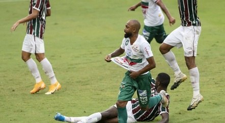 Chay atuando pela Portuguesa contra o Fluminense